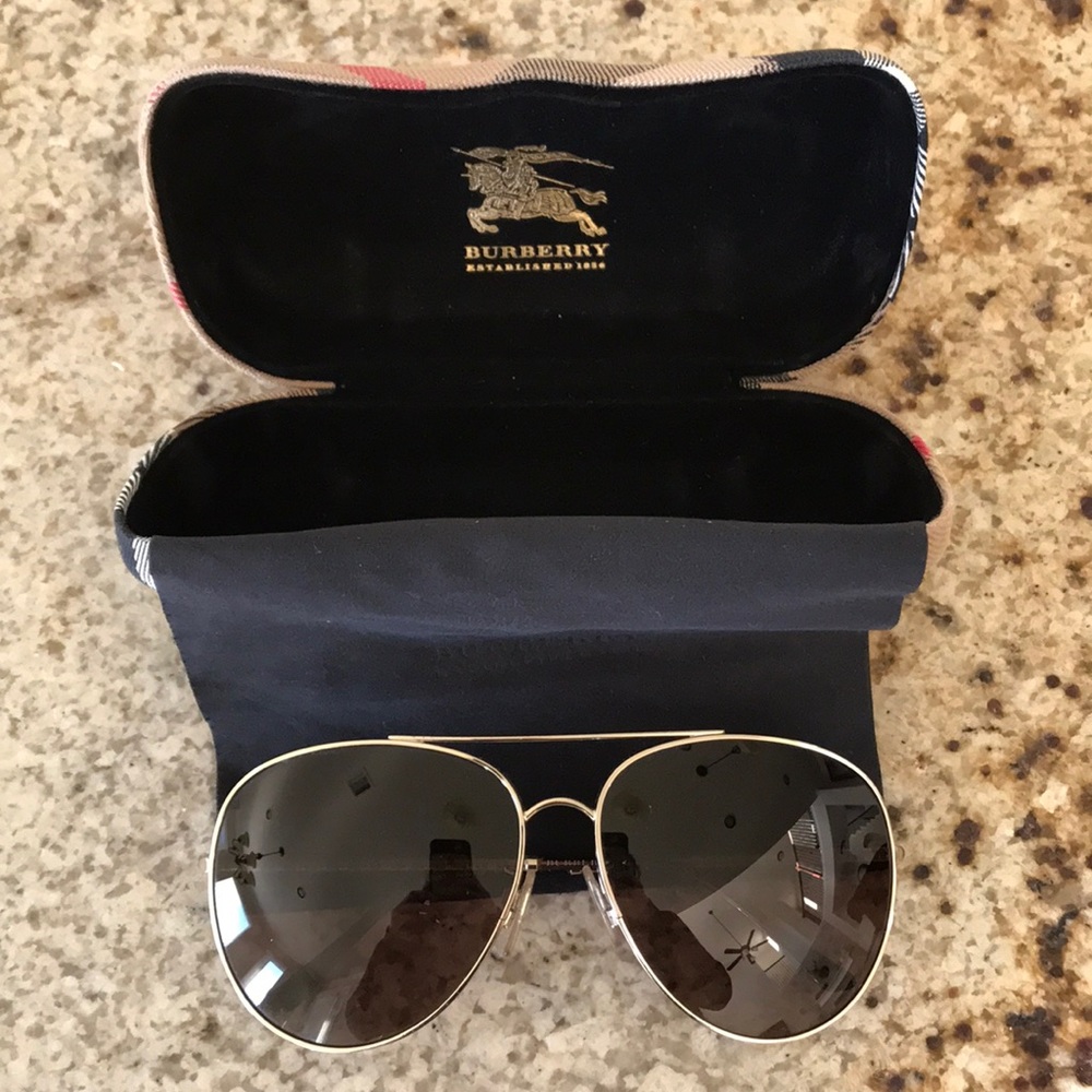 ☀️Burberry Aviators☀️